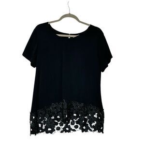 Gold Hawk Black Crepe Lace Short Sleeve Top | Size S